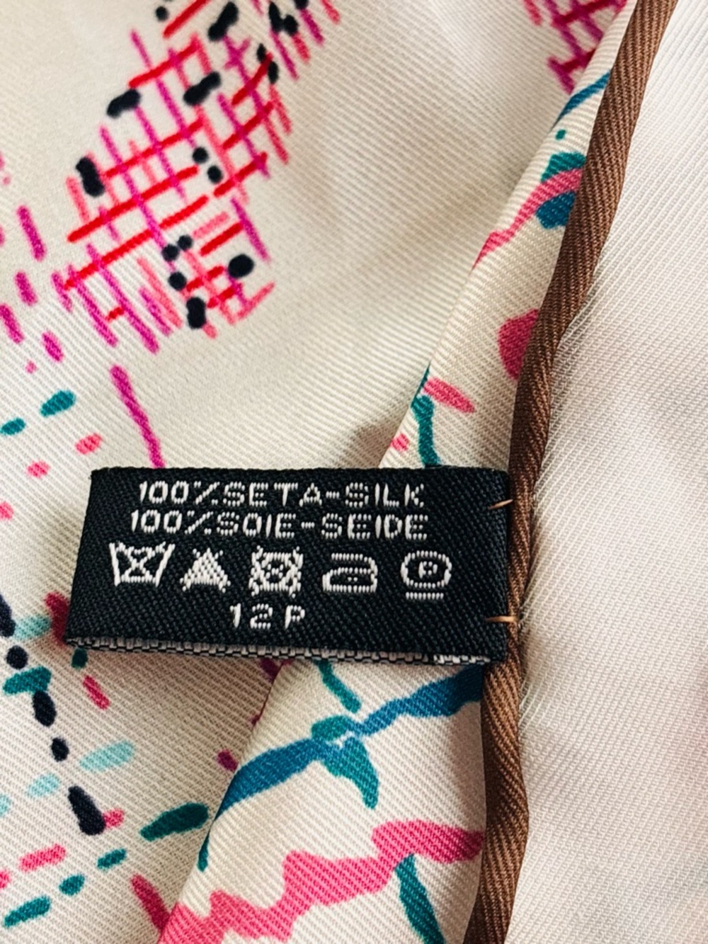 Authentic Vintage Chanel Paris 100% Silk Scarf Made In France - Picture 9 of 9